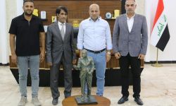 مصطفى جواد يعود للخالص بمجسم مصغر سيكون تمثالاً شامخا له